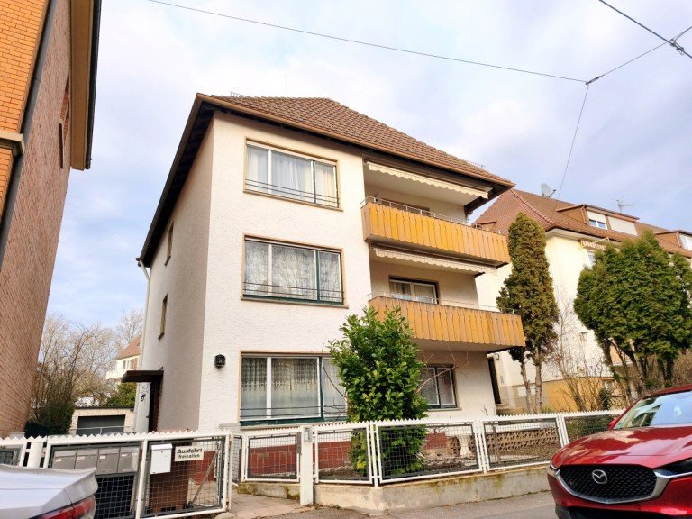 Vorderansicht Stuttgart Haus 4-Familienhaus mit 2 Garagen und Garten