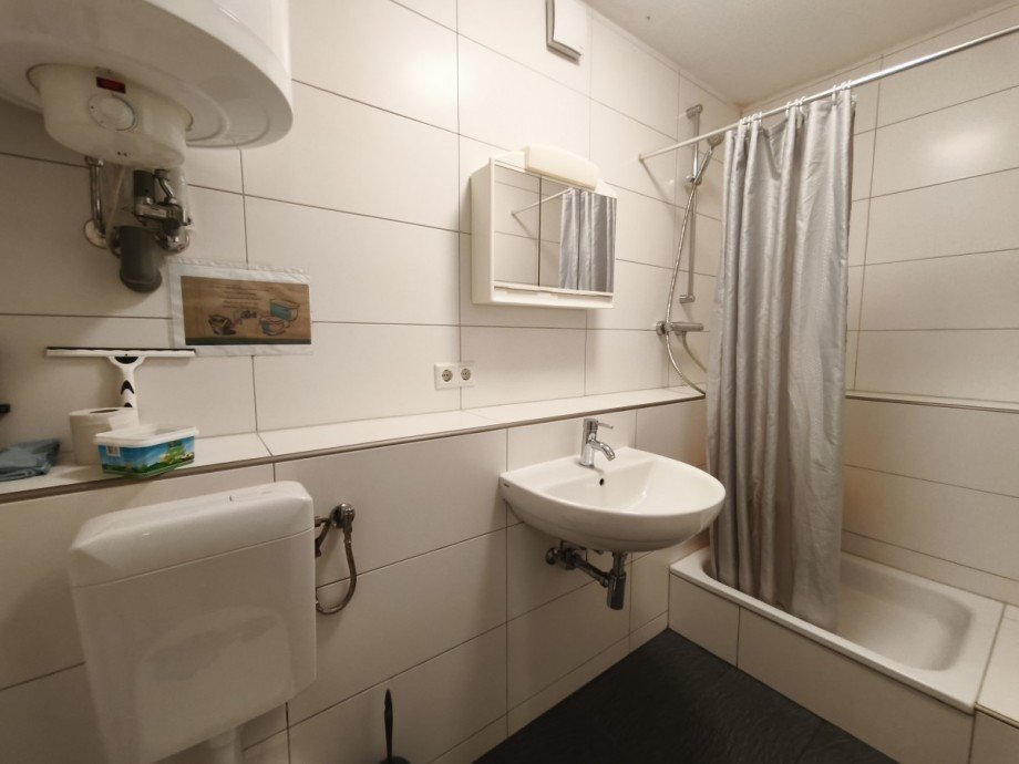 Badezimmer EG rechts Mehrfamilienhaus Stuttgart