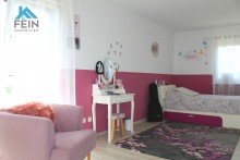 Kinderzimmer 2 1.OG Hochwertig, ruhig und gro�z�gig!