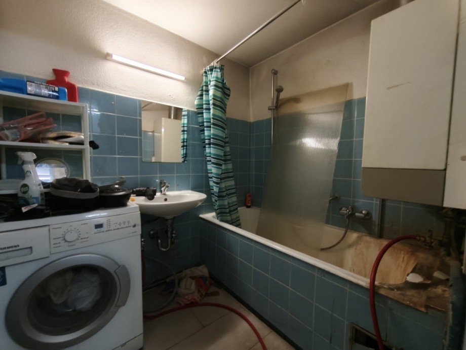Badezimmer EG links Mehrfamilienhaus Stuttgart