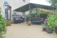 Terrasse Stilvolles Wohnen mit Moderne und Charme!